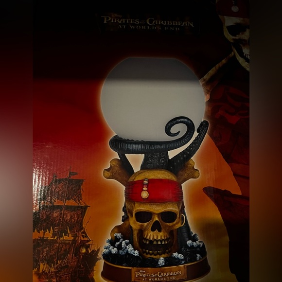 NEW Pirates of the Caribbean at World's End Skull Octopus Lamp Walt Disney BOXED - Picture 2 of 10